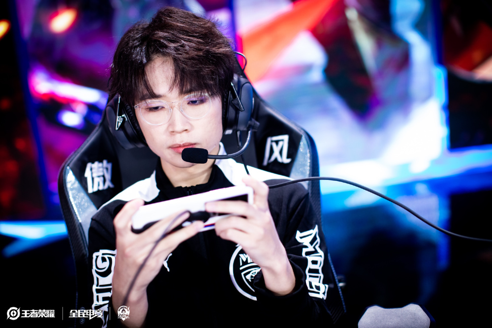 竞争or搭档？上赛季联赛伊萨克34场23球6助，埃基蒂克31场15球8助